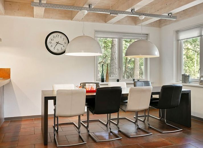 Vakantiehuisje in Norg, Noord Drenthe biedt een gezellig terras omringd door natuur.