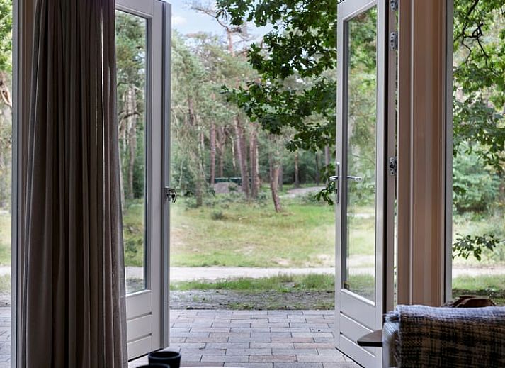 Charmant Vakantiehuisje in Norg, Drenthe met ruime veranda en groene omgeving.