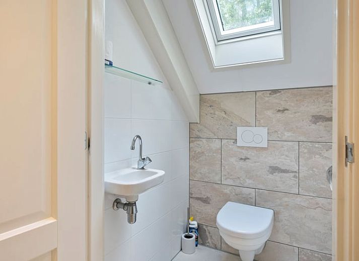 Vakantiehuisje in Norg, Noord Drenthe verscholen in het bosrijke landschap.