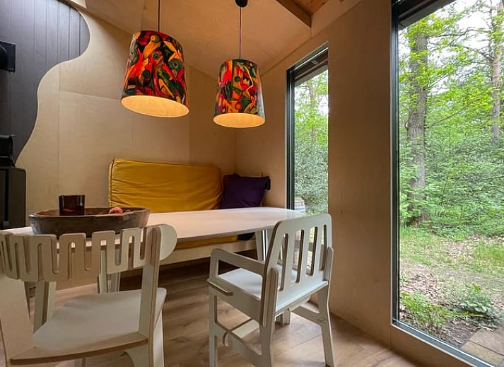 Ontdek de serene bosomgeving bij Huisje in Norg, een vakantiehuis in het groene hart van Noord Drenthe, Drenthe.