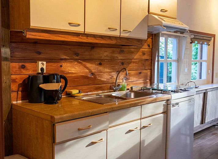 Gemuetliches Mansardenzimmer im Ferienhaus DG1404 in Norg, Nord-Drenthe mit drei Betten.