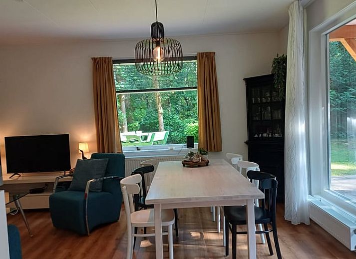 Ferienhaus in Norg, Nord-Drenthe, umgeben von gruener Natur und rustikalen Waeldern, ideal fuer einen entspannten Aufenthalt in Drenthe.