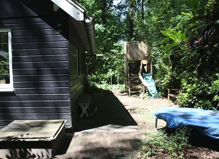 Das Ferienhaus in Norg liegt in den gruenen Waeldern von Nord-Drenthe und bietet eine ruhige Flucht in die Natur von Drenthe.