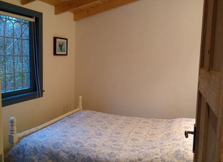 Ferienhaus in Norg, Nord-Drenthe, umgeben von ueppiger Natur, mit einer einladenden Terrasse fuer einen entspannten Aufenthalt.