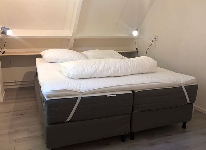 Gemuetliche Sitzecke im Garten des Ferienhauses in Norg, ideal fuer Entspannung in Nord-Drenthe, Drenthe.