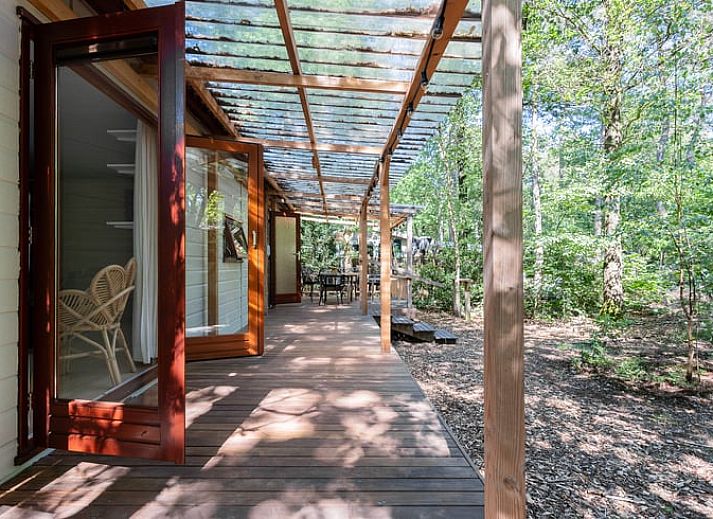 Keuken van Huisje in Norg, vakantiehuis in Noord Drenthe, met uitzicht op de omliggende natuur.
