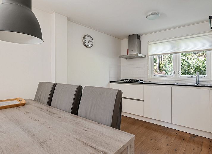 Helles Esszimmer im Ferienhaus DG1863, Norg, Nord-Drenthe.