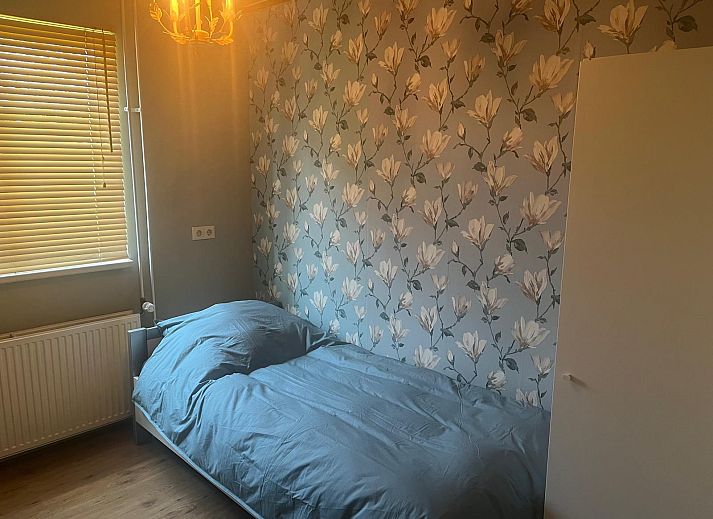 Toegangspad naar vakantiehuis DG1879 in Borger, Noord Drenthe met groene omgeving.