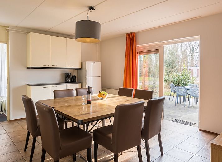 Bungalow H10A in Borger, Noord Drenthe, biedt een rustige vakantie in de natuur met een moderne uitstraling en omgeven door groen.