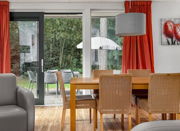 Bungalow L6B in Borger, Noord Drenthe met ruime tuin en terras in bosrijke omgeving, ideaal voor een ontspannen vakantie.