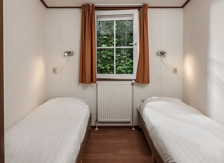 LU6K chalet in Borger, Noord Drenthe met ruime veranda en groene omgeving.