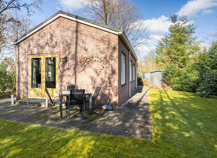 Moderne Kueche und Sitzecke im Ferienhaus Vogelzang, Borger, Nord-Drenthe, ideal fuer einen entspannten Aufenthalt.