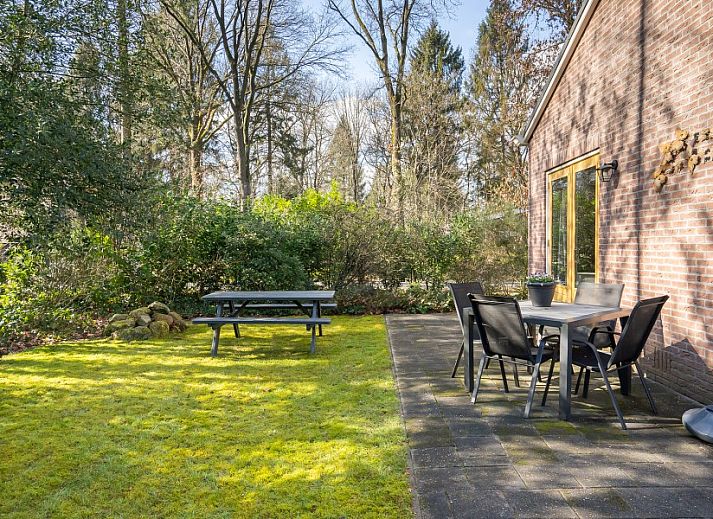 Moderne Kueche und Sitzecke im Ferienhaus Vogelzang, Borger, Nord-Drenthe, ideal fuer einen entspannten Aufenthalt.