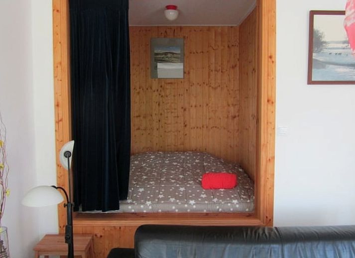 Rustiek vakantiehuisje in Schipborg, Drenthe omgeven door groene natuur.