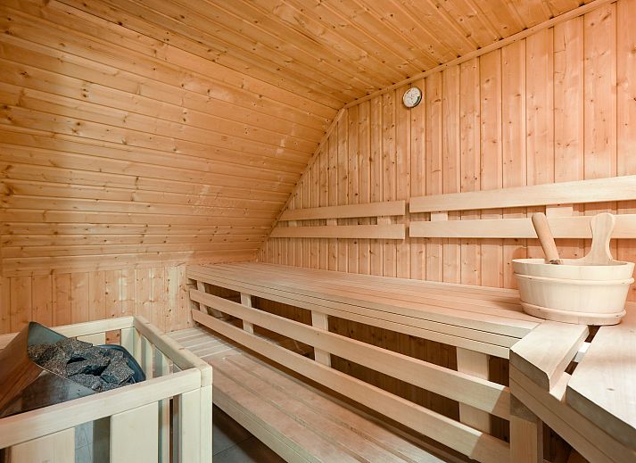 Bequeme Sitzgelegenheiten im 6-Bett-Kinderbauernhof Het Land van Bartje in Ees, Drenthe.