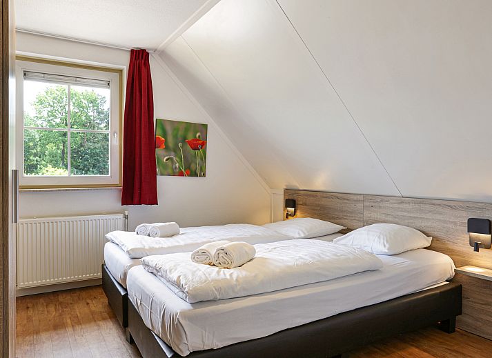 Luxurioeses Badezimmer mit Badewanne im Kinderbauernhof Het Land van Bartje in Ees, Nord-Drenthe.