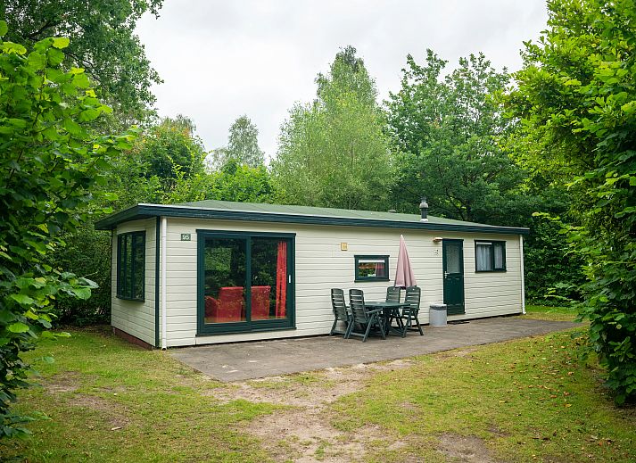 Het Land van Bartje 4-Personen-Mobilheim 4BC in Ees, Nord-Drenthe, umgeben von viel Gruen und Ruhe.