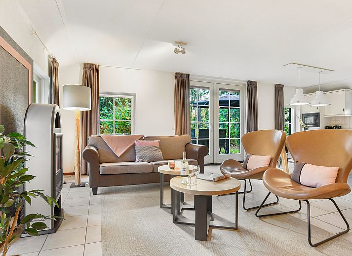 Gezellige woonkamer van Het Land van Bartje 4-persoons boerderij 4BL in Ees, Noord Drenthe.
