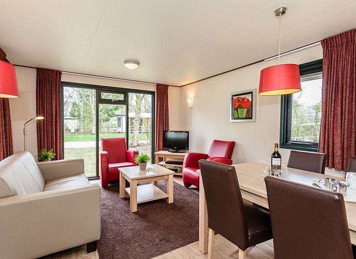 Het Land van Bartje, 4-person mobile home 4BC in Ees, North Drenthe. Enjoy the green surroundings and terrace with seating.