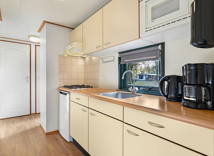 Het Land van Bartje, 4-person mobile home in Ees, North Drenthe, with terrace and green surroundings.