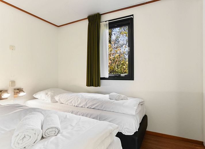 Het Land van Bartje, 4-person mobile home in Ees, North Drenthe, with terrace and green surroundings.