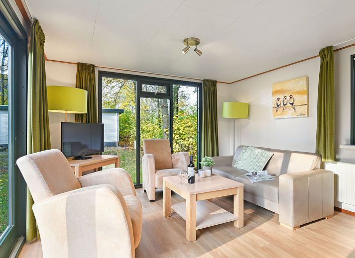 Het Land van Bartje, 4-person mobile home in Ees, North Drenthe, with terrace and green surroundings.