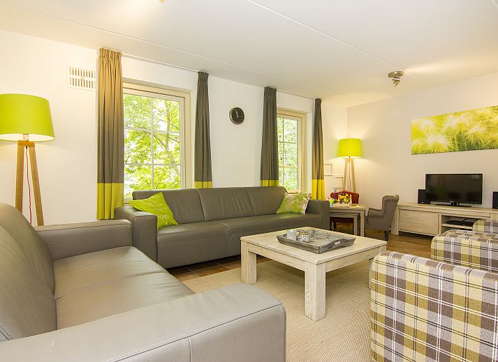 Upper floor of Het Land van Bartje, 10-person petting zoo in Ees, Drenthe with several bedrooms.