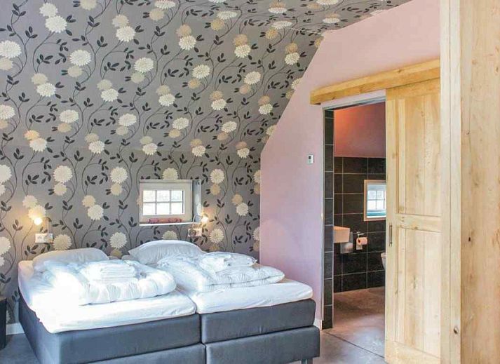 Stilvolles Badezimmer im Ferienhaus DG705 Ellertshaar Drenthe mit moderner Dusche.