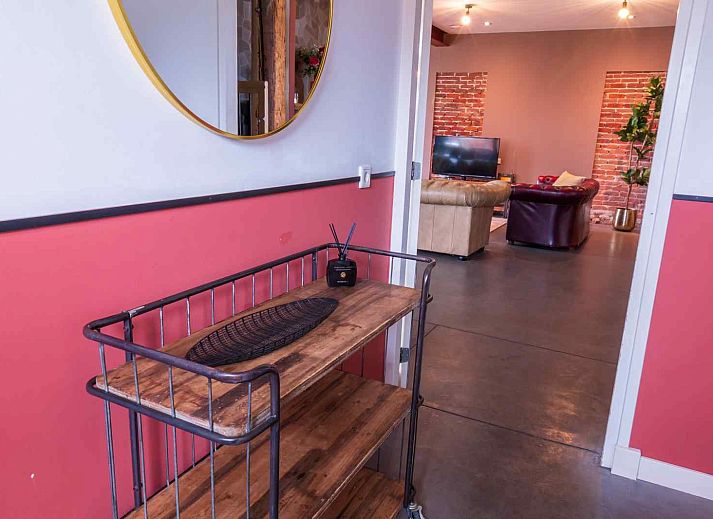 Komfortables Schlafzimmer in DG705 Ferienhaus Ellertshaar Drenthe mit Blick auf den Garten.