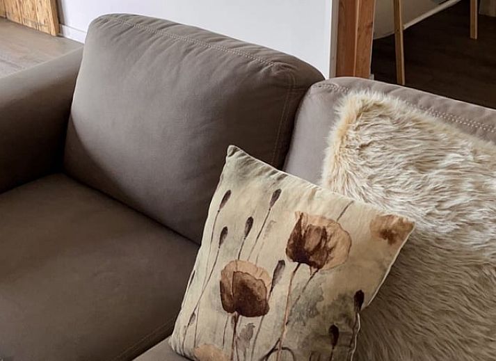 Gezellige veranda bij Huisje in Lieveren, vakantiehuis in Noord Drenthe met uitzicht op weilanden.