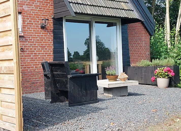 Comfortabele zithoek in Huisje in Lieveren, vakantieaccommodatie in Noord Drenthe, ideaal voor ontspanning.