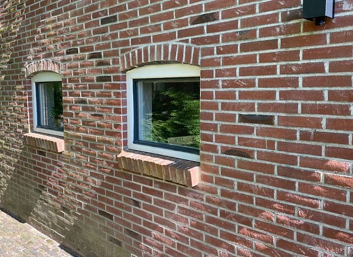 Cottage in Vries, Ferienhaus in Nord-Drenthe, umgeben von gruener Natur und sonnigen Terrassen.
