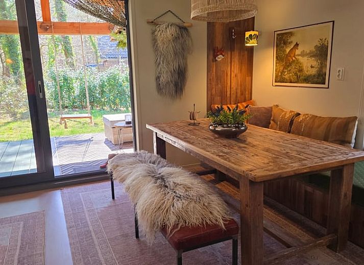 Gezellige zithoek op de veranda van Vakantiehuisje in Steenbergen, Noord Drenthe, Drenthe.