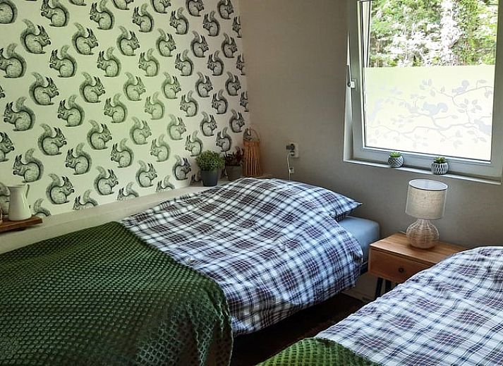 Charmante houten gevel van Vakantiehuisje in Steenbergen, omgeven door natuur in Noord Drenthe, Drenthe.