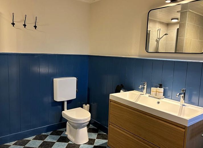 Eetruimte in Huisje in Steenbergen, vakantiehuis in Noord Drenthe met moderne keuken en eethoek voor gezellige maaltijden.