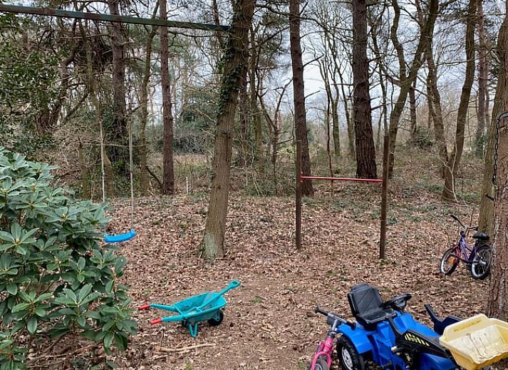 Eetruimte in Huisje in Steenbergen, vakantiehuis in Noord Drenthe met moderne keuken en eethoek voor gezellige maaltijden.