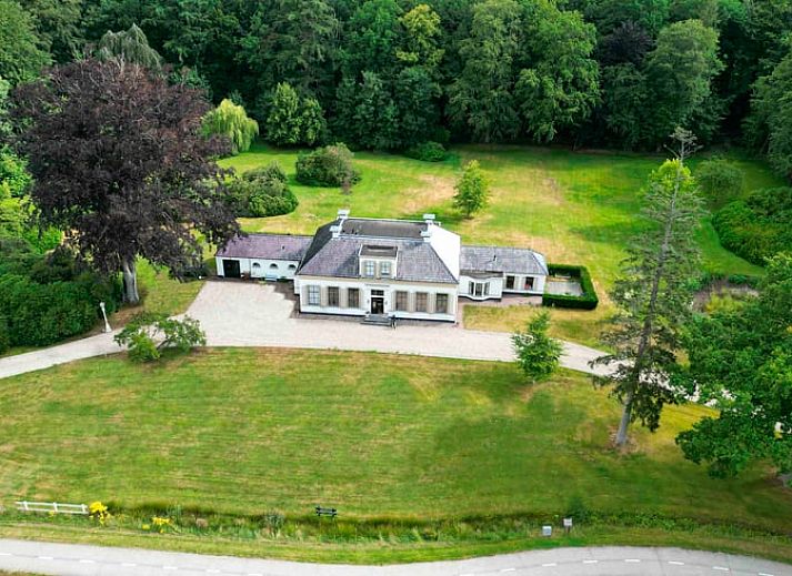 Vakantiehuis in Veenhuizen, charmant verblijf in Noord Drenthe, omgeven door groene natuur.