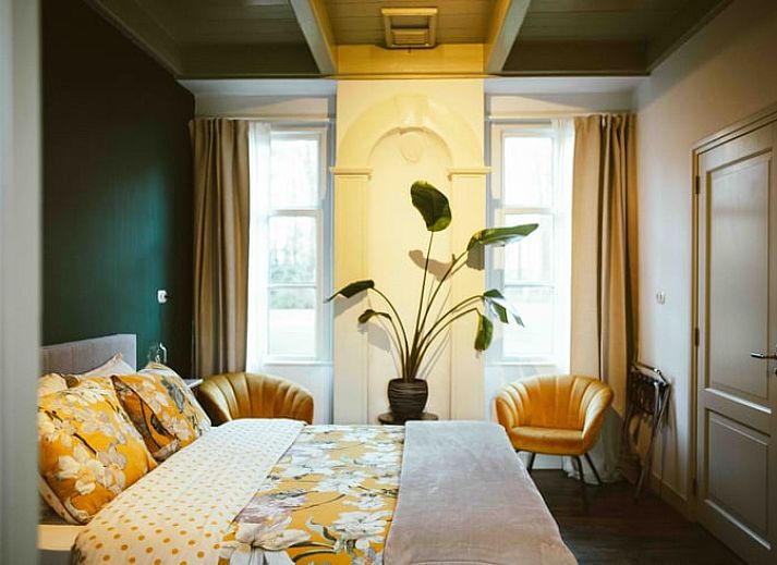 Gezellige woonkamer in Vakantiehuis in Veenhuizen, met uitzicht op de natuur van Noord Drenthe.