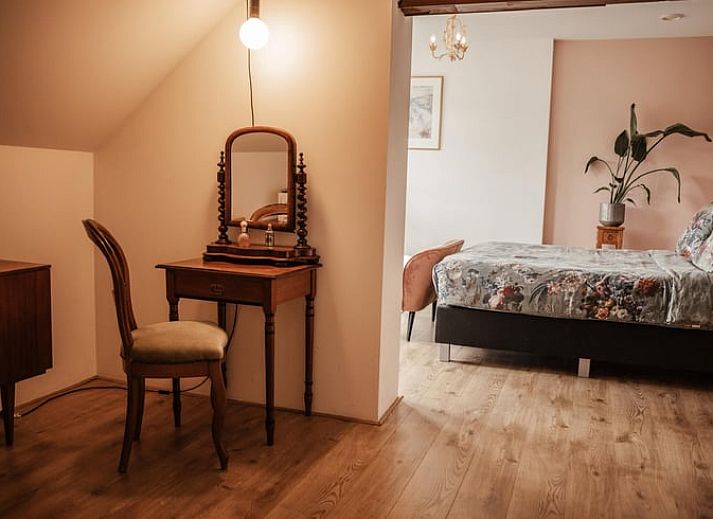 Gezellige woonkamer in Vakantiehuis in Veenhuizen, met uitzicht op de natuur van Noord Drenthe.