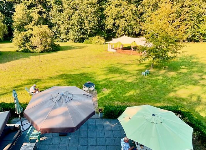 Stijlvolle eetkamer in Vakantiehuis in Veenhuizen, perfect voor diners in Drenthe.