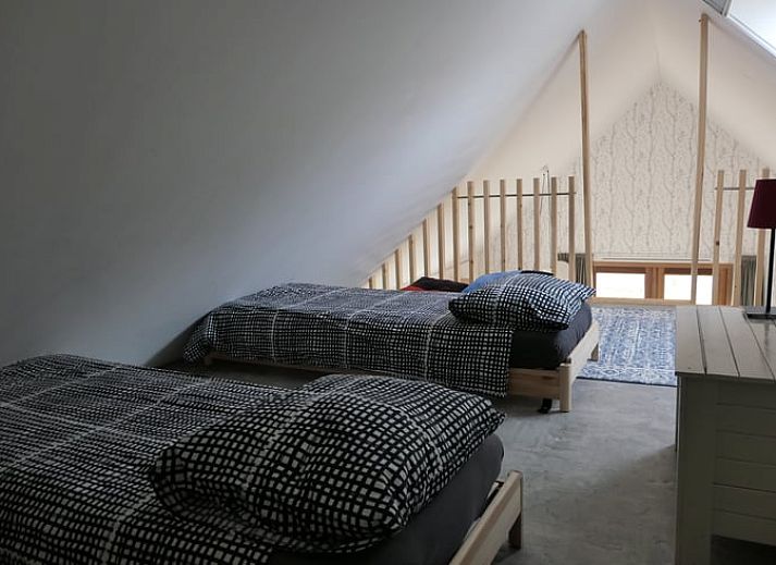 Huisje in Bunne, een modern vakantiehuis in Noord Drenthe met een uitnodigend terras en groene omgeving voor ultiem ontspannen.