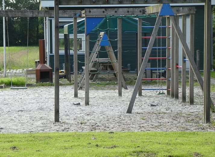 Moderne keuken in Huisje in Bunne, vakantiewoning in Bunne, Noord Drenthe, met stijlvolle inrichting en praktische voorzieningen.
