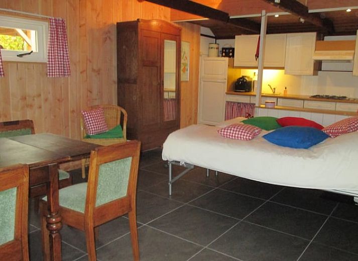 Rustiek Vakantiehuis in Drouwen met veranda, gelegen in de groene omgeving van Noord Drenthe, ideaal voor natuurliefhebbers.