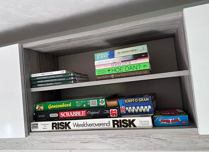 Gezellige woonkamer van Vakantiehuisje in Ekehaar met panoramisch uitzicht op de natuur van Noord Drenthe.