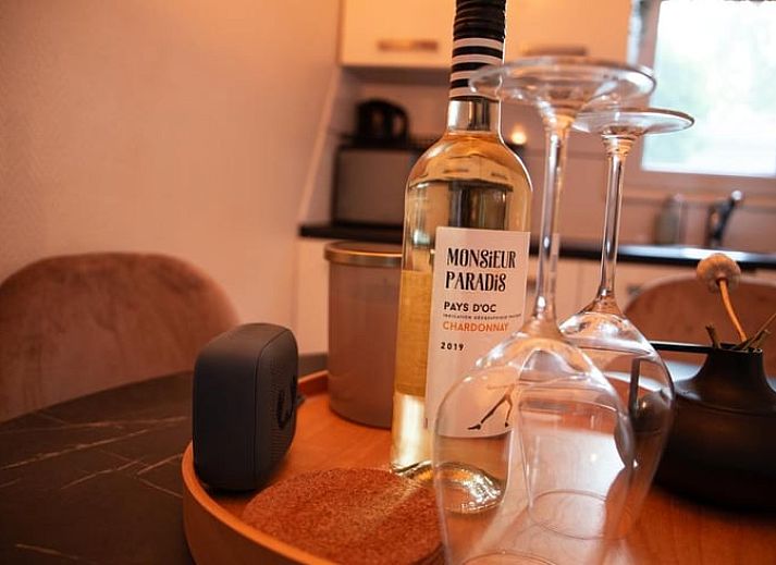 Moderne Kueche in Cottage in Matsloot, Ferienhaus in Nord-Drenthe, bietet Komfort und Stil fuer einen entspannten Aufenthalt.