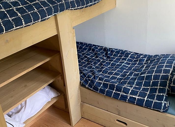 Gemuetliches Wohnzimmer mit Unterhaltung in Cottage in Matsloot, Ferienhaus in Nord-Drenthe, perfekt zum Entspannen.