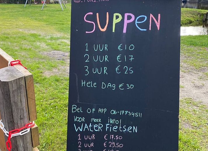 Gemuetliche Sitzecke im Cottage in Matsloot, Ferienhaus in Nord-Drenthe, ideal fuer Familientreffen und geselliges Beisammensein.