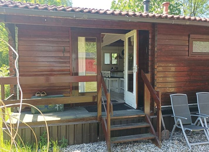 Huisje in Matsloot, houten vakantiehuis met groene omgeving in Noord Drenthe, Drenthe.