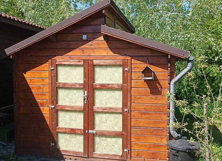 Huisje in Matsloot, houten vakantiehuis met groene omgeving in Noord Drenthe, Drenthe.