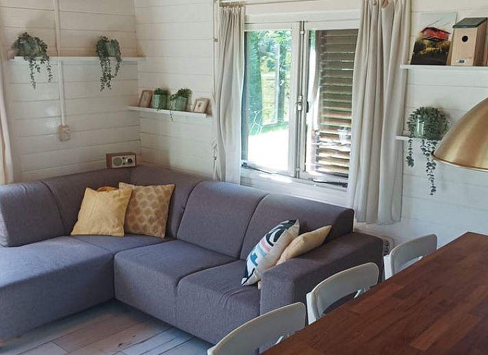 Huisje in Matsloot, houten vakantiehuis met groene omgeving in Noord Drenthe, Drenthe.